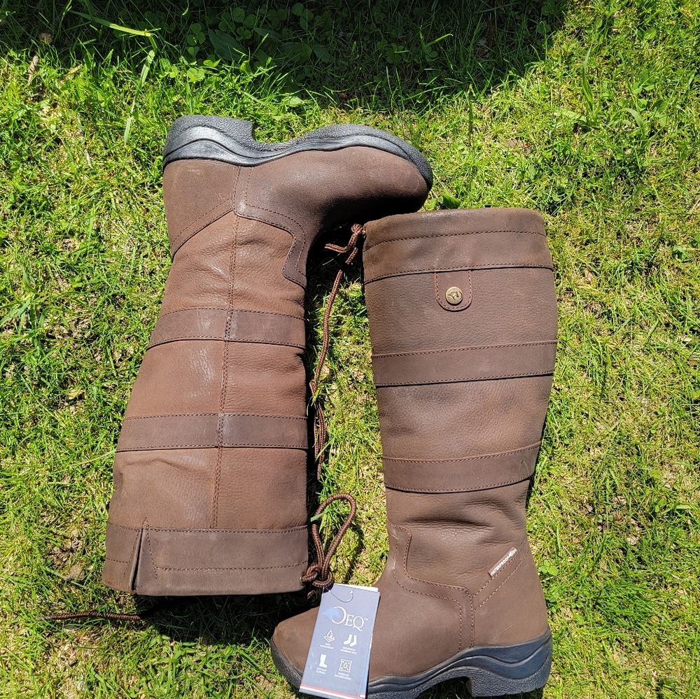 Oeq boots new with tags